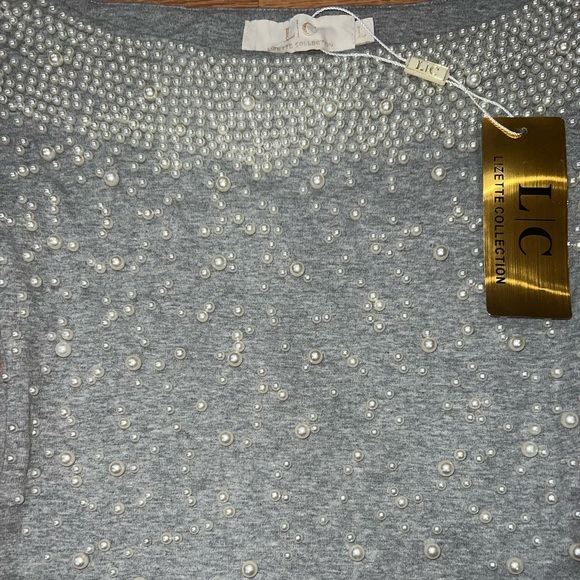 Elegant Gray Off-the-Shoulder Sweater - Picture 2 of 6